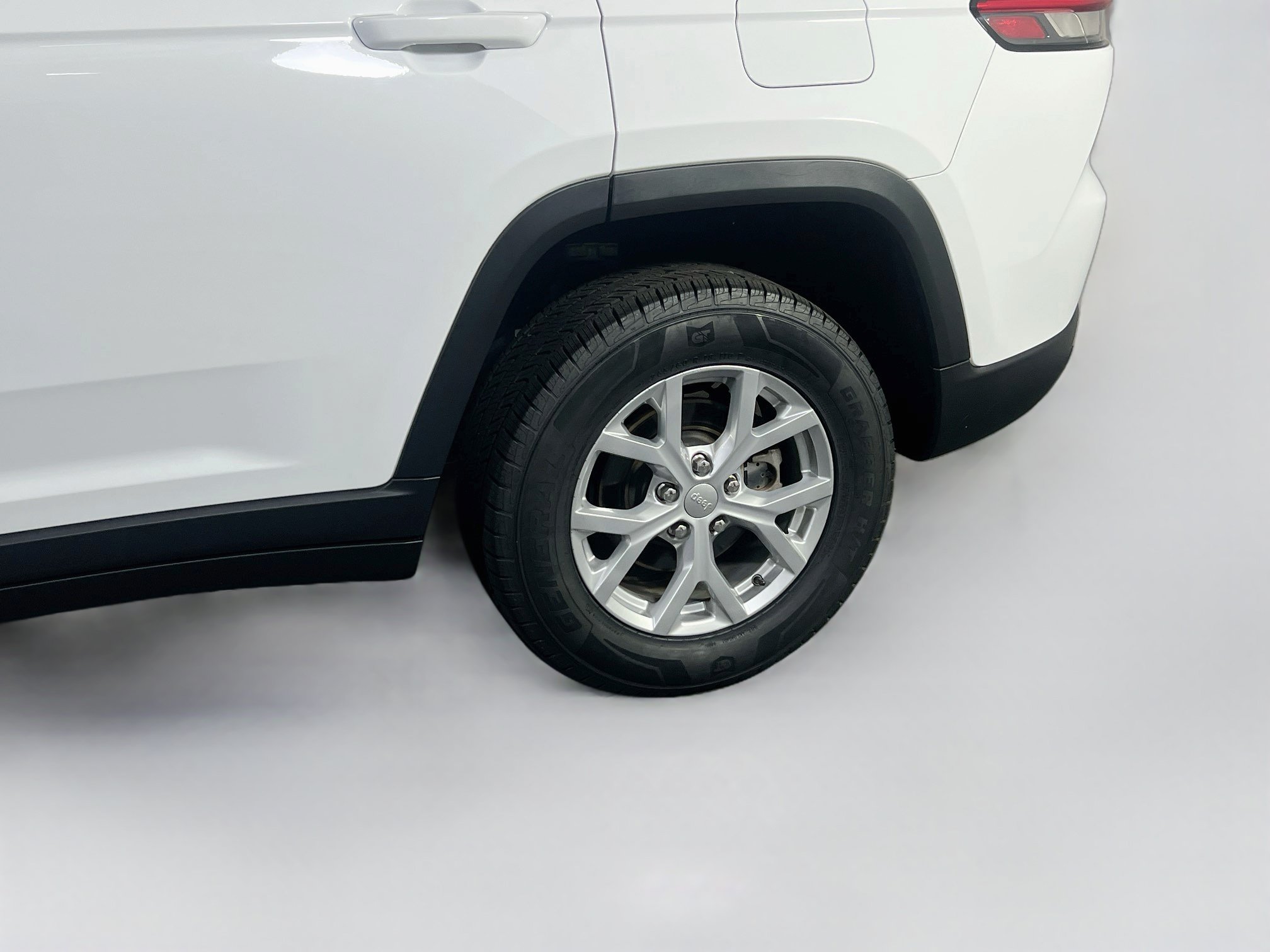 Used 2023 Jeep Grand Cherokee Limited AWD/4WD image 30