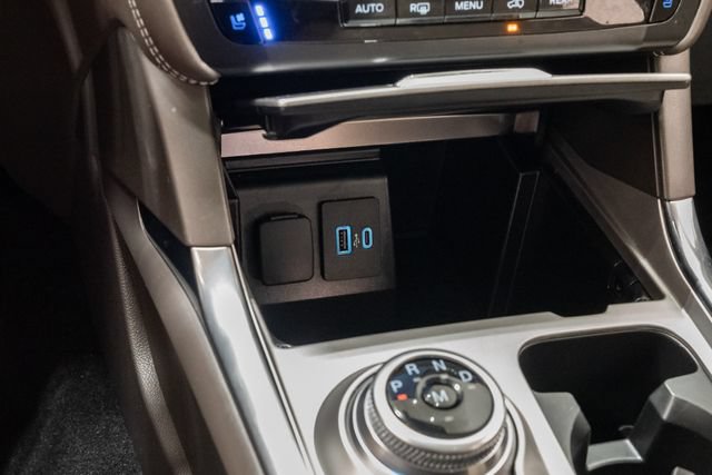 Used 2020 Ford Explorer Platinum w/ Premium Technology Package AWD/4WD image 21