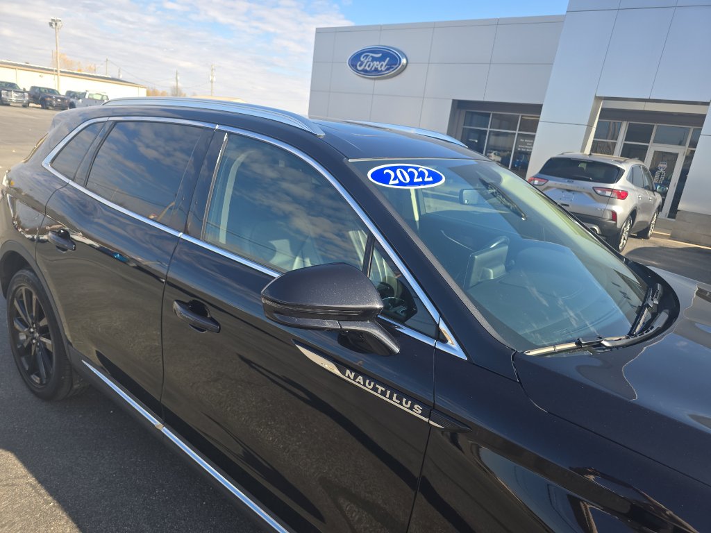 Used 2022 Lincoln Nautilus Reserve w/ Equipment Group 201A image 9