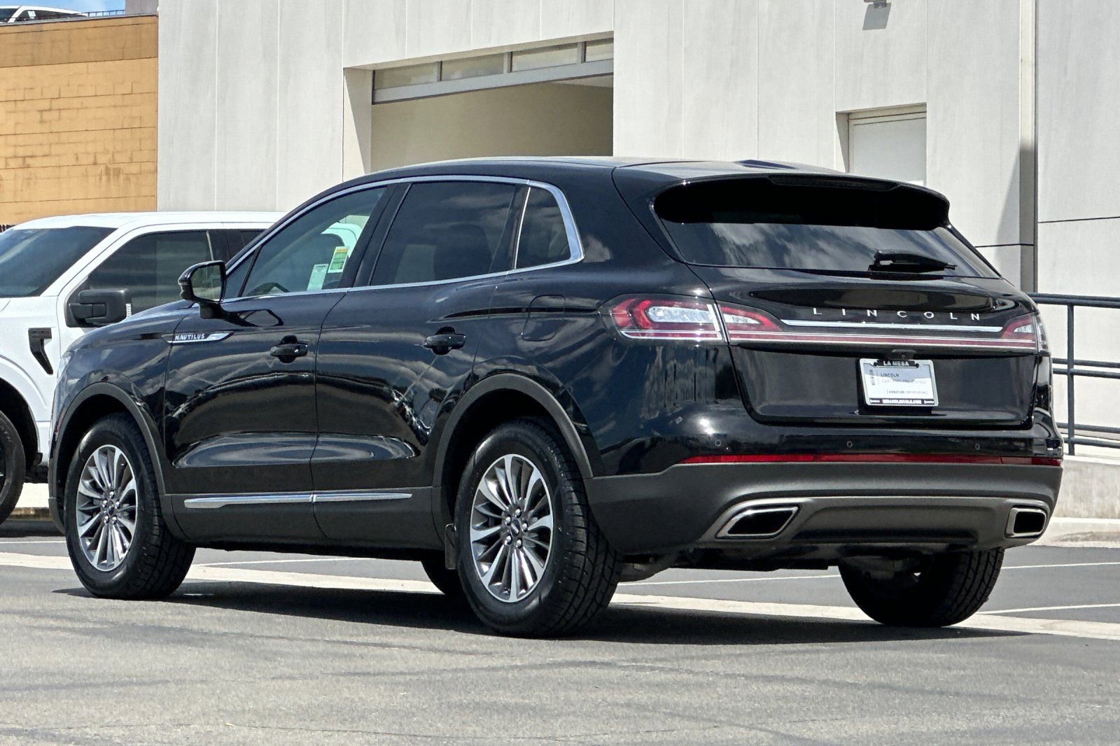 Certified 2022 Lincoln Nautilus FWD w/ Premium Package image 5