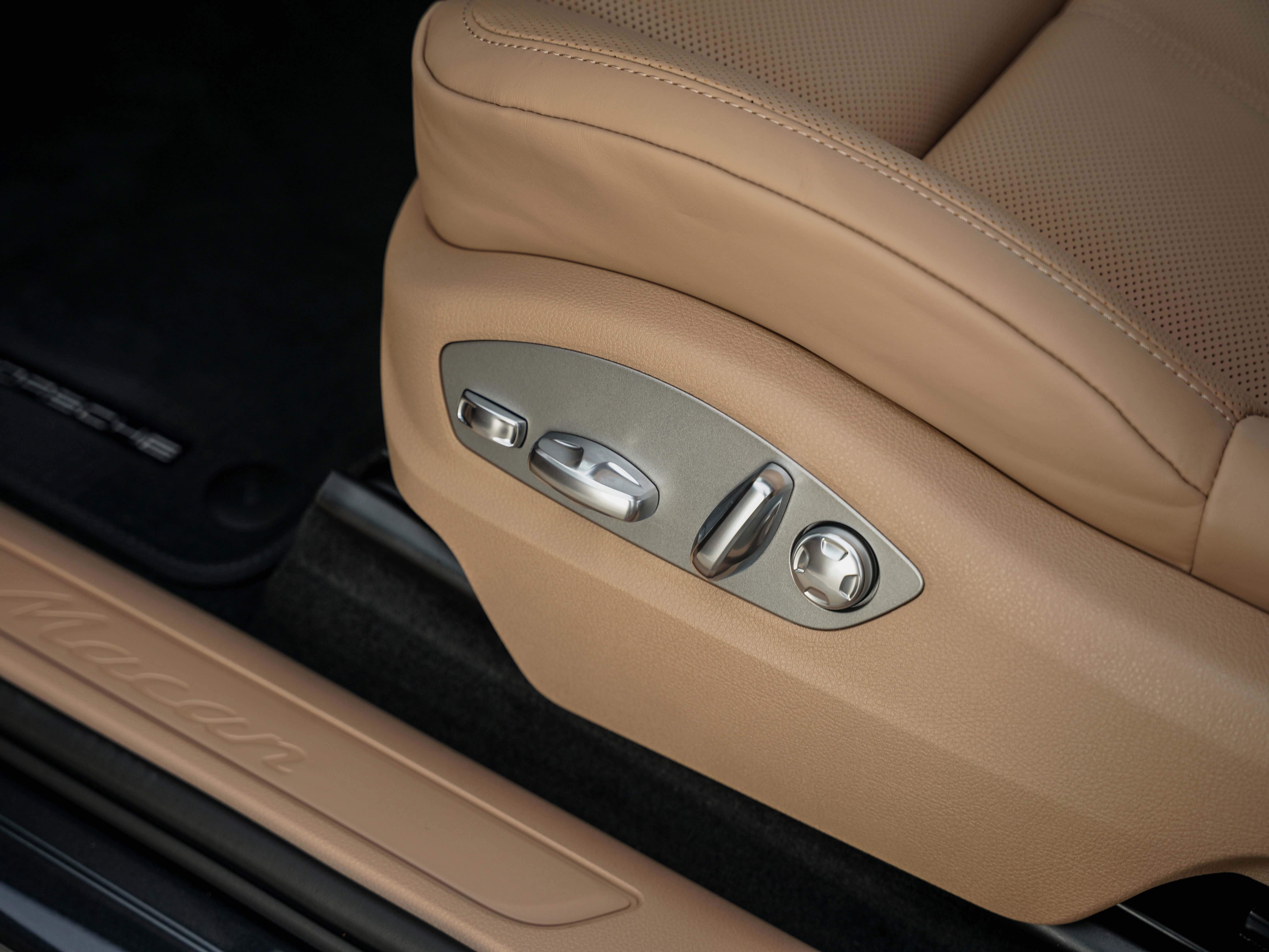 New 2026 Porsche Macan image 17