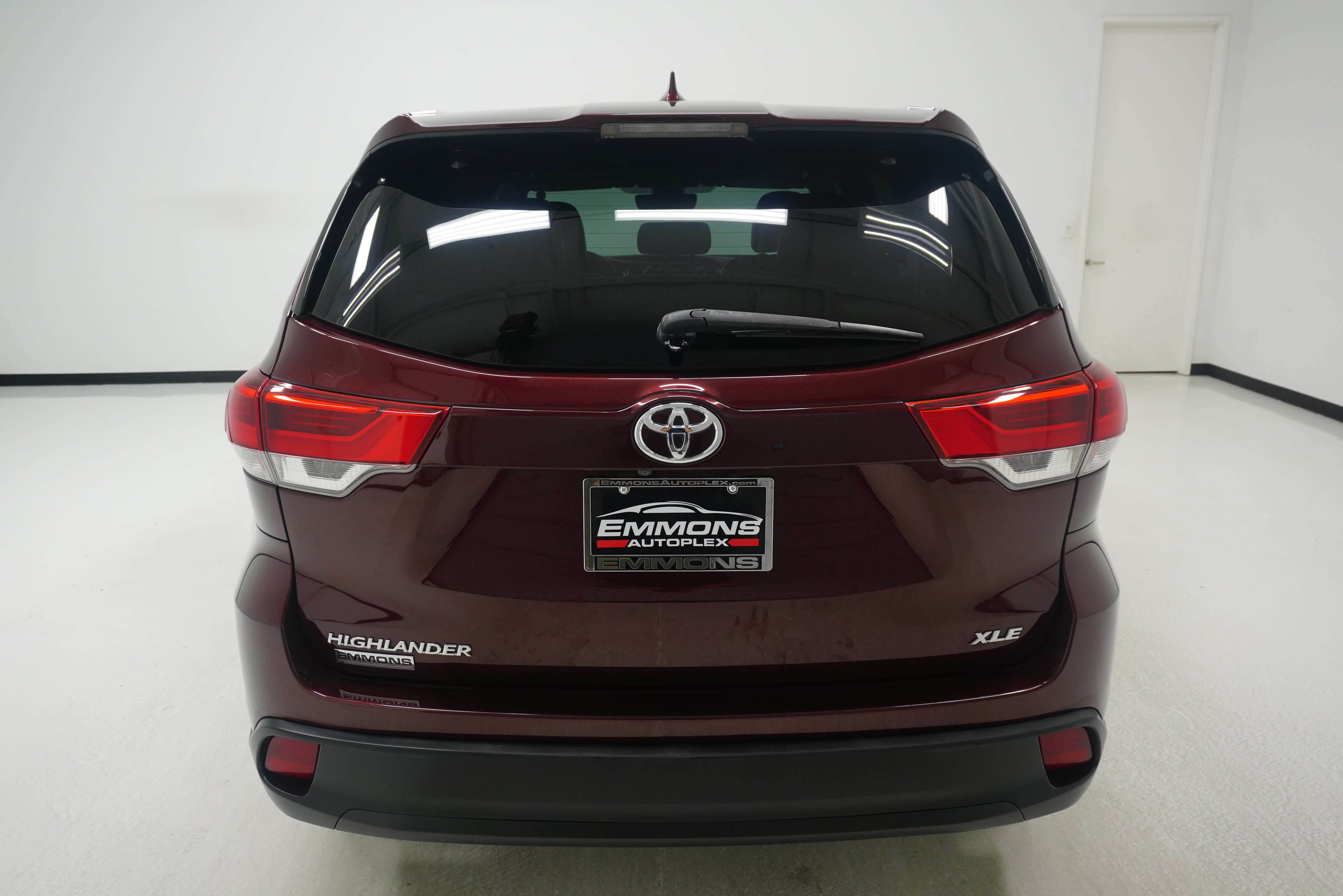 Used 2017 Toyota Highlander XLE FWD image 5