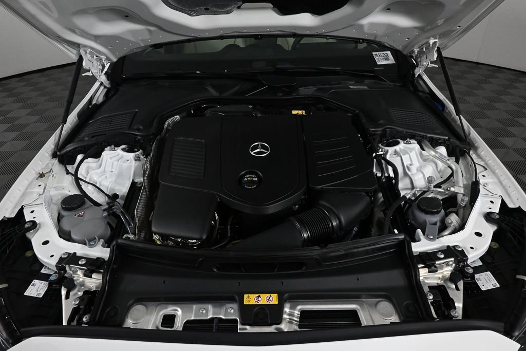 Used 2025 Mercedes-Benz C 300 Sedan image 31