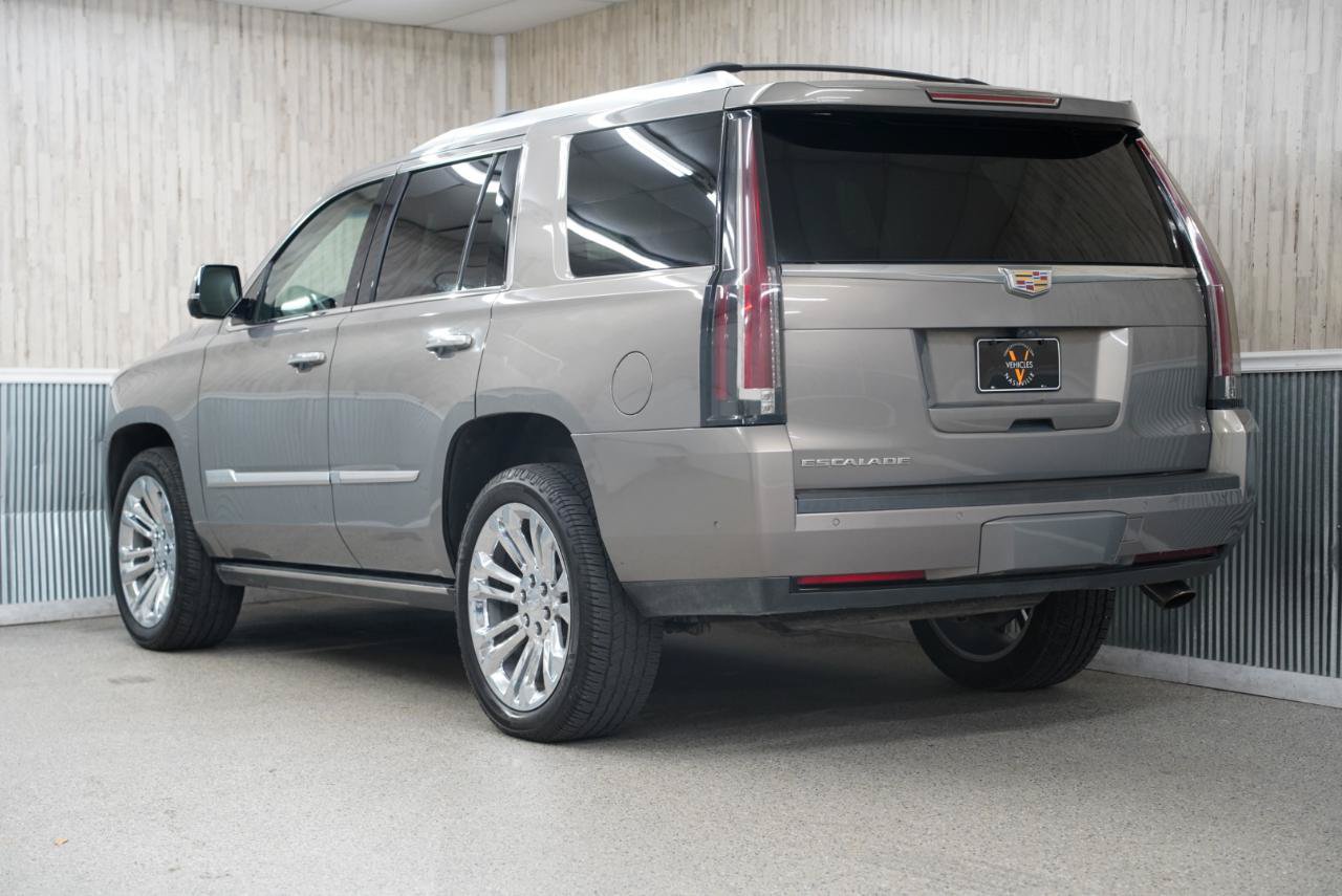 Used 2019 Cadillac Escalade Premium Luxury w/ LPO, Radiant Package AWD/4WD image 7