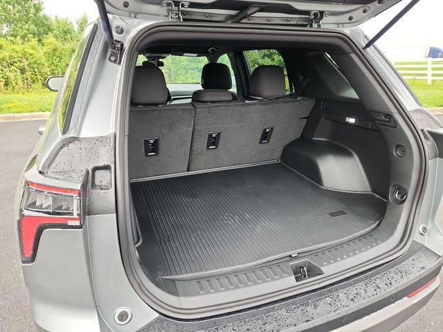 New 2027 Chevrolet Equinox LT w/ LPO, Floor Liner Package FWD image 18