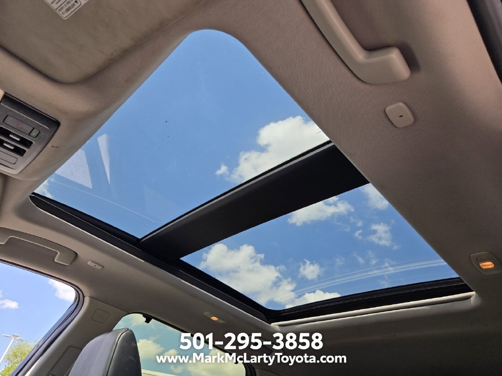 Used 2024 Nissan Rogue SV w/ SV Premium Package FWD image 17