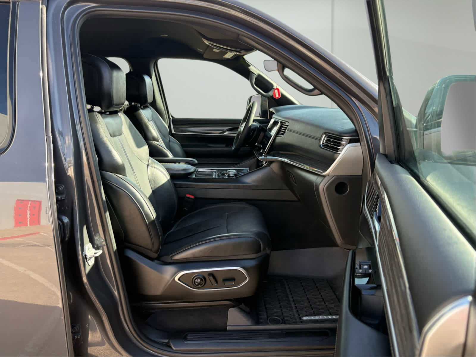 Used 2022 Jeep Wagoneer Series II image 17