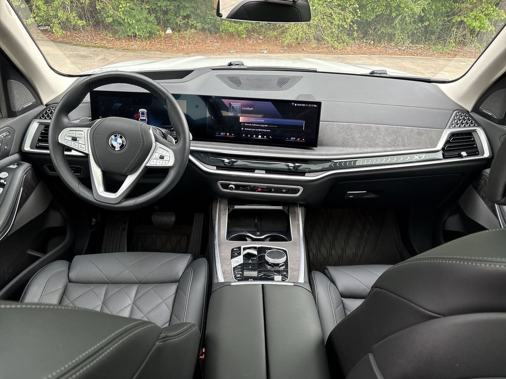 Used 2025 BMW X7 xDrive40i AWD/4WD image 21