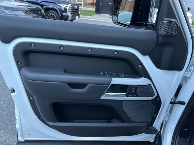 Used 2024 Land Rover Defender 110 S image 14