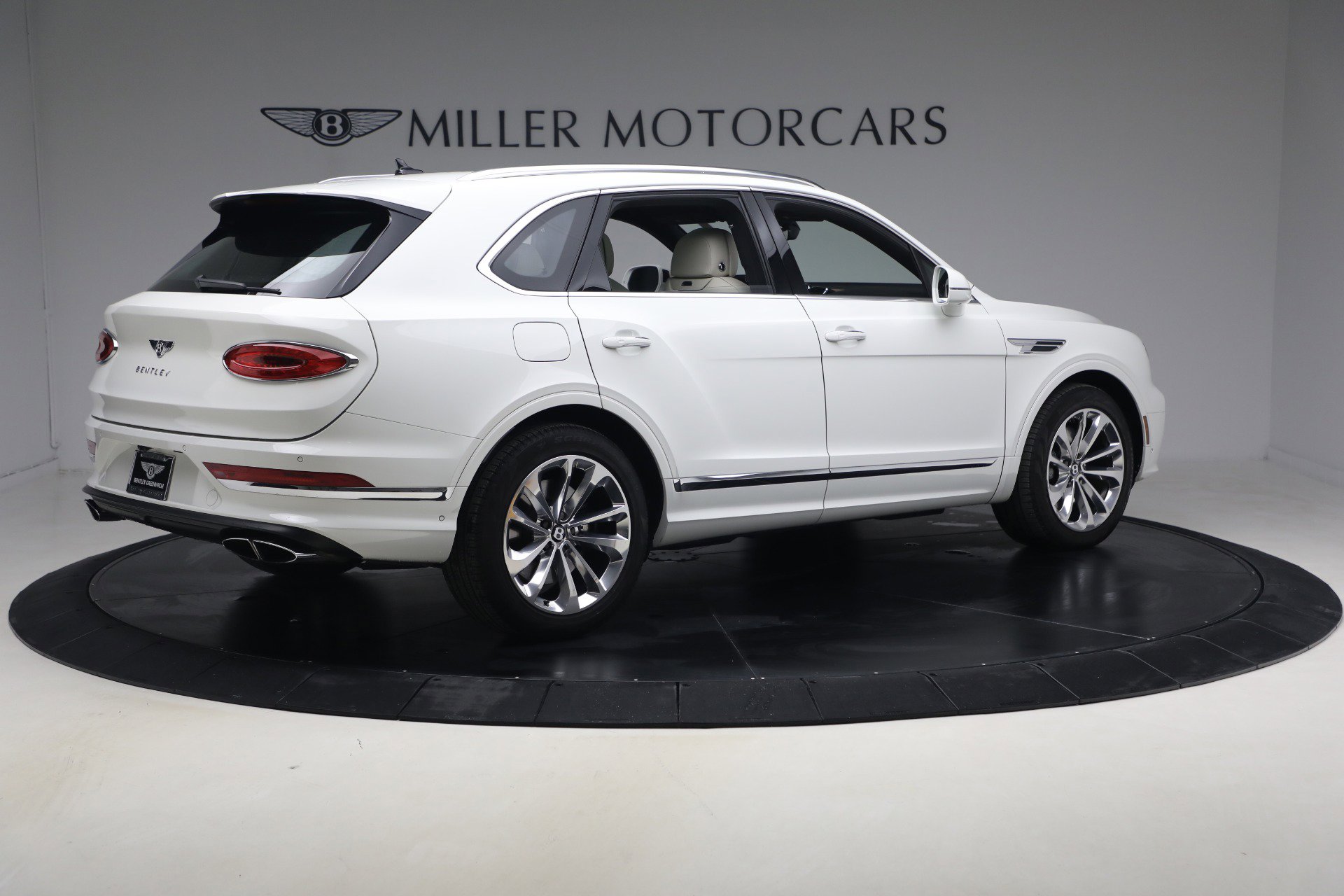 Used 2023 Bentley Bentayga image 8