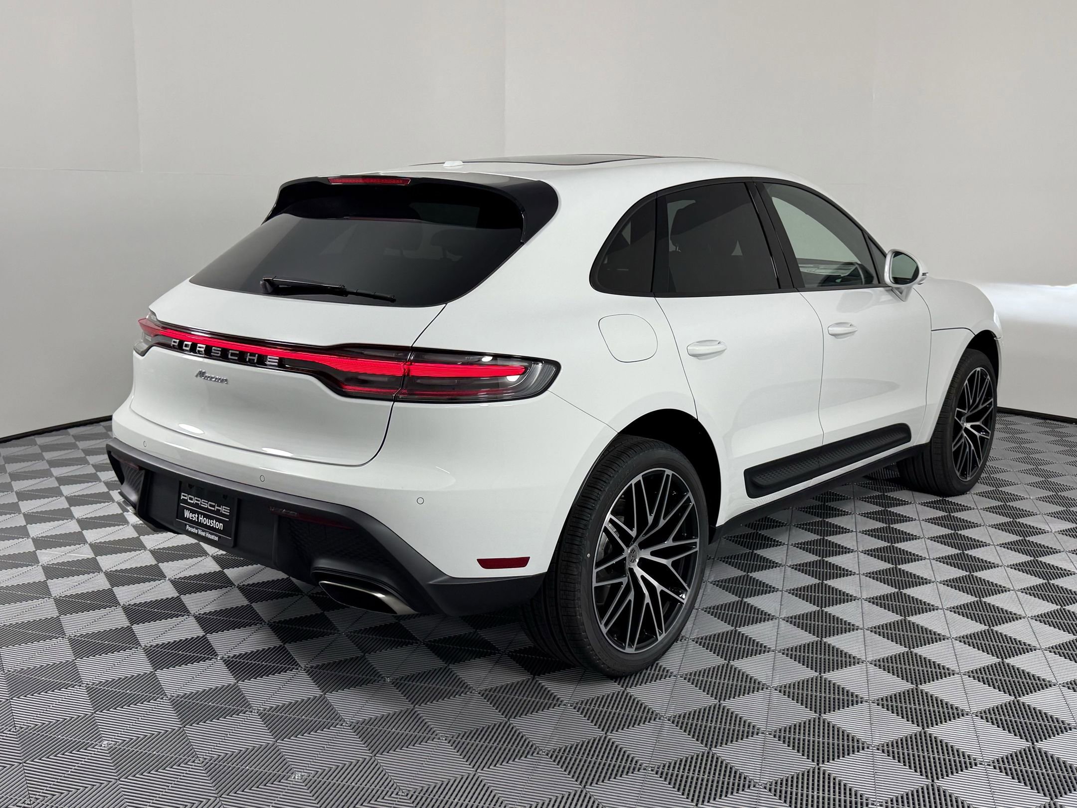 New 2025 Porsche Macan image 9