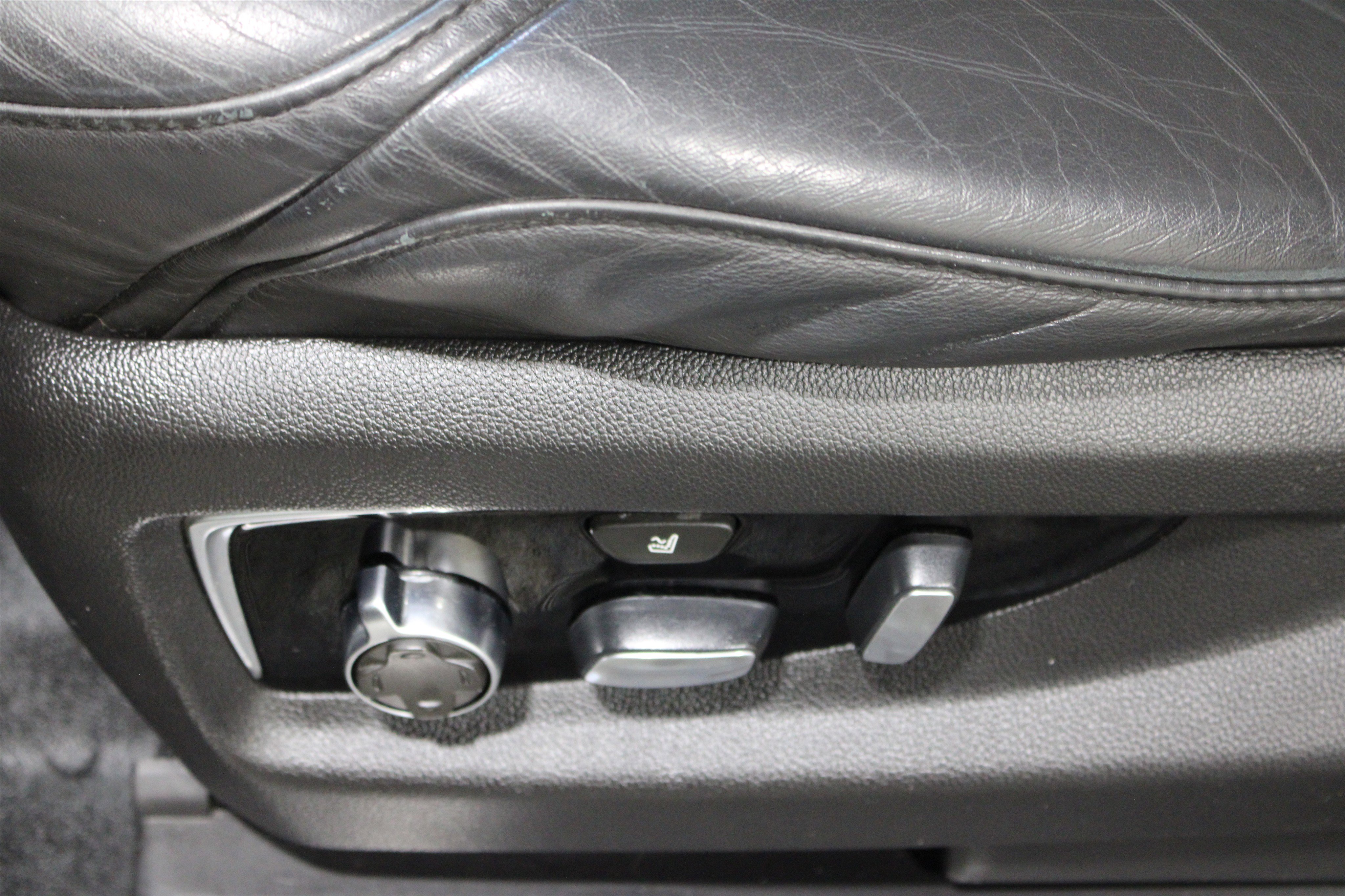 Used 2019 Cadillac Escalade ESV Platinum image 5