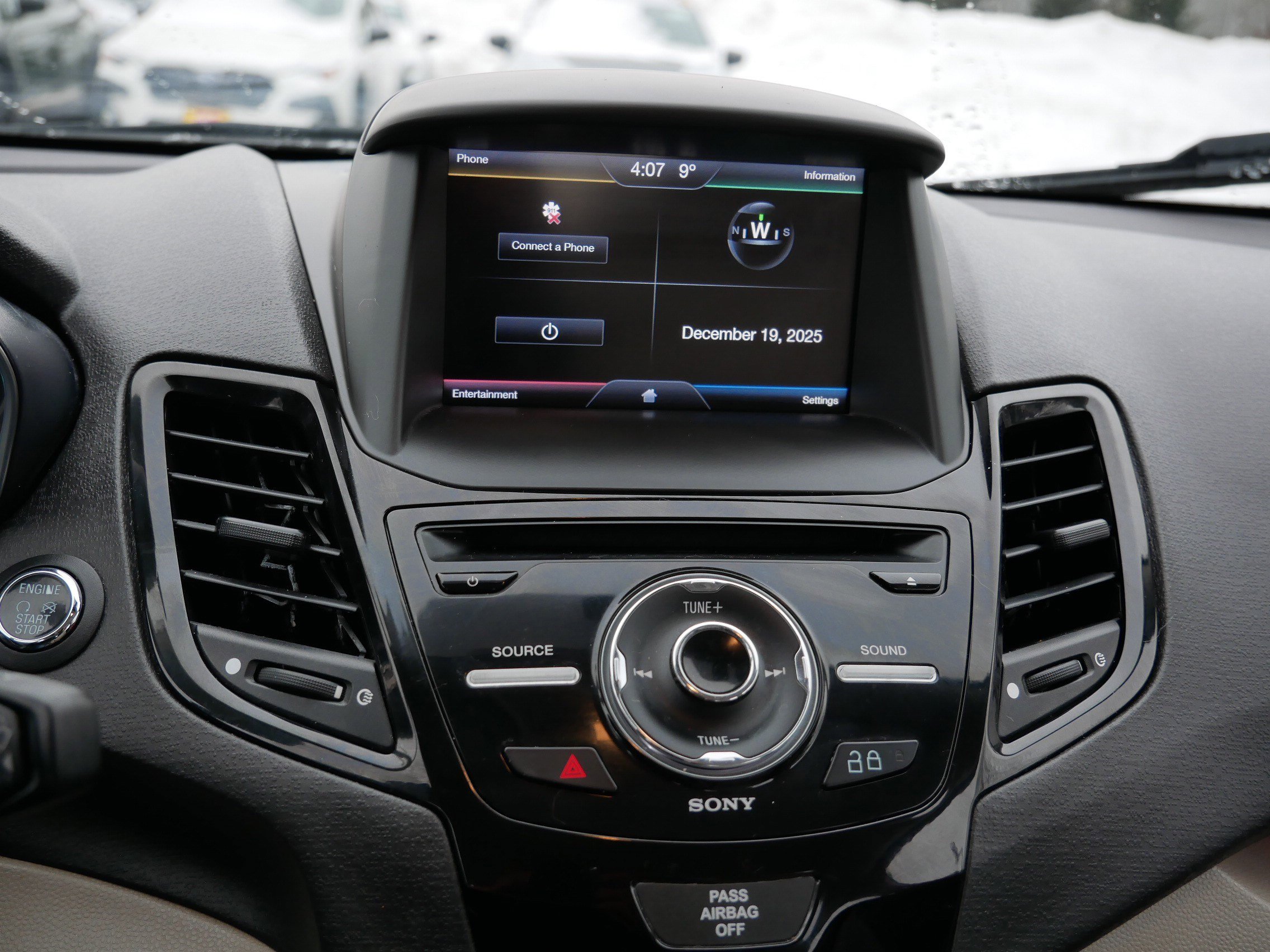 Used 2014 Ford Fiesta Titanium image 22