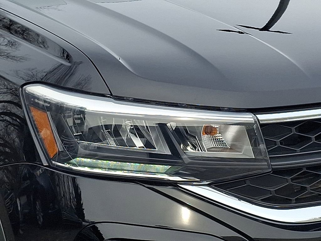 Certified 2022 Volkswagen Taos SE image 9