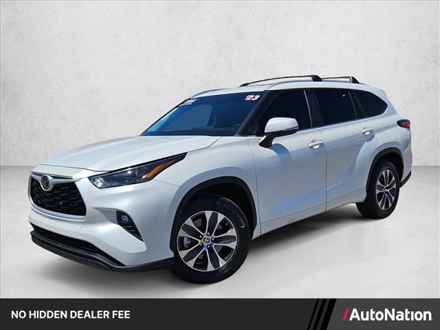 Used 2023 Toyota Highlander XLE FWD image 1