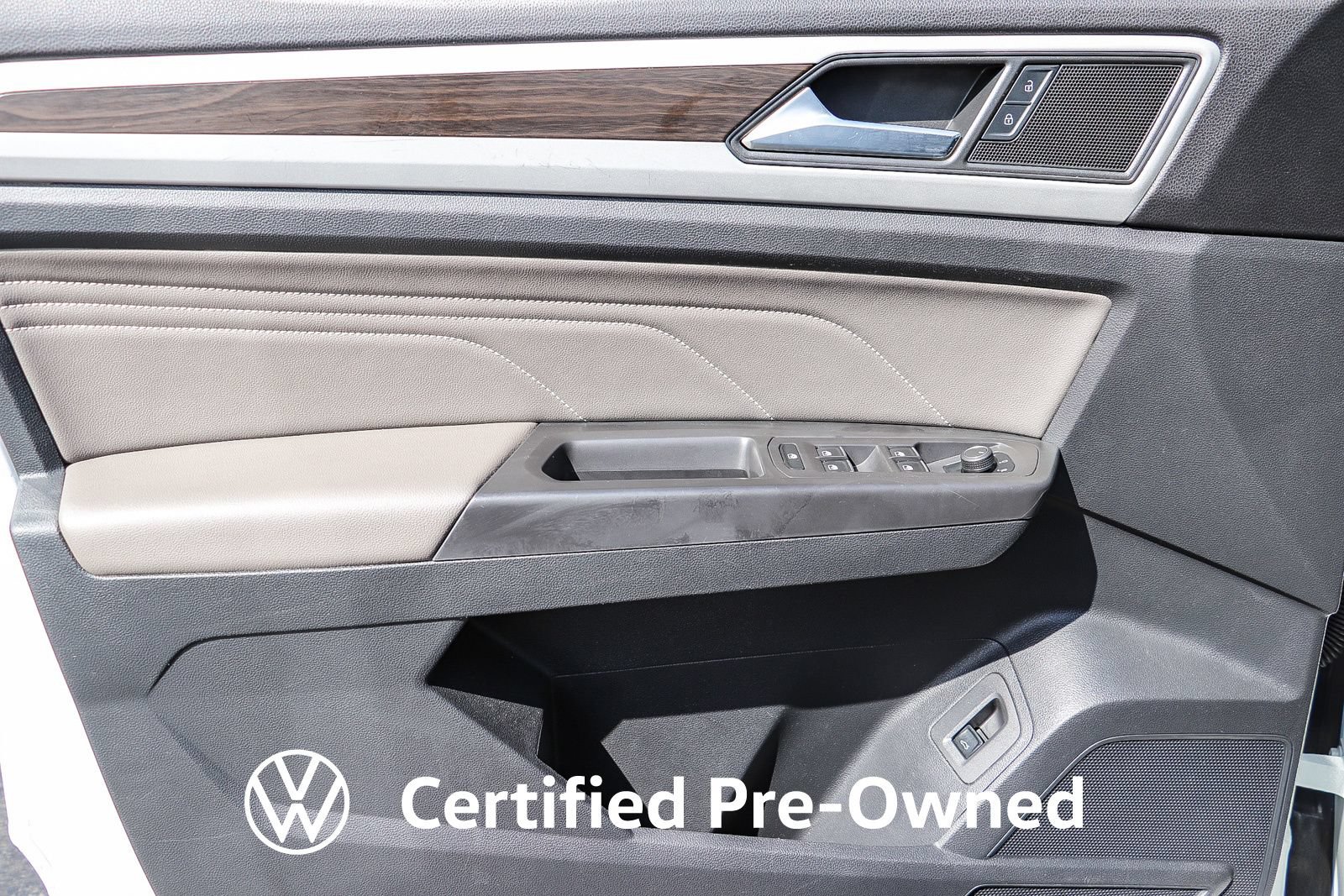 Certified 2023 Volkswagen Atlas SE w/ Black Wheel Package FWD image 24