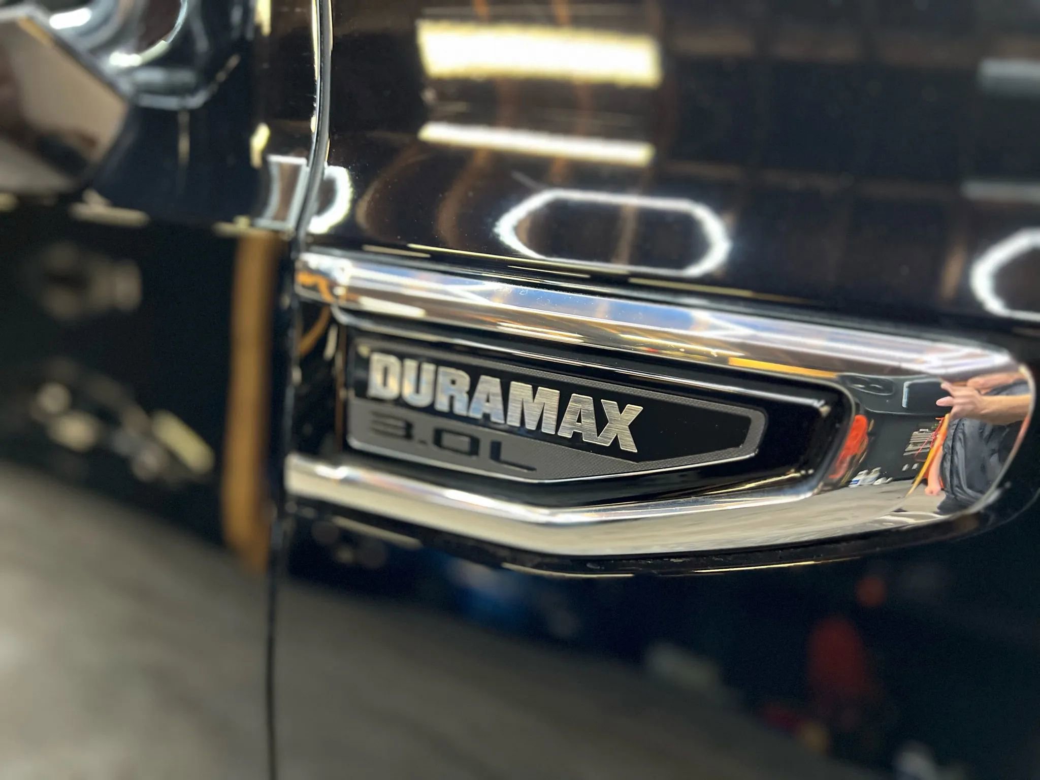 Used 2023 GMC Yukon SLT w/ SLT Premium Package image 8