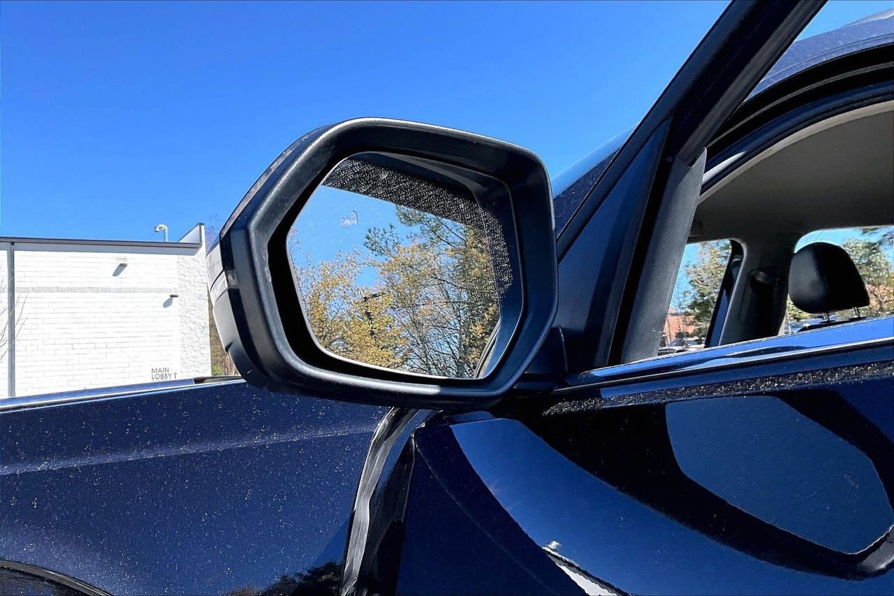 Used 2025 Volkswagen Atlas SE image 27