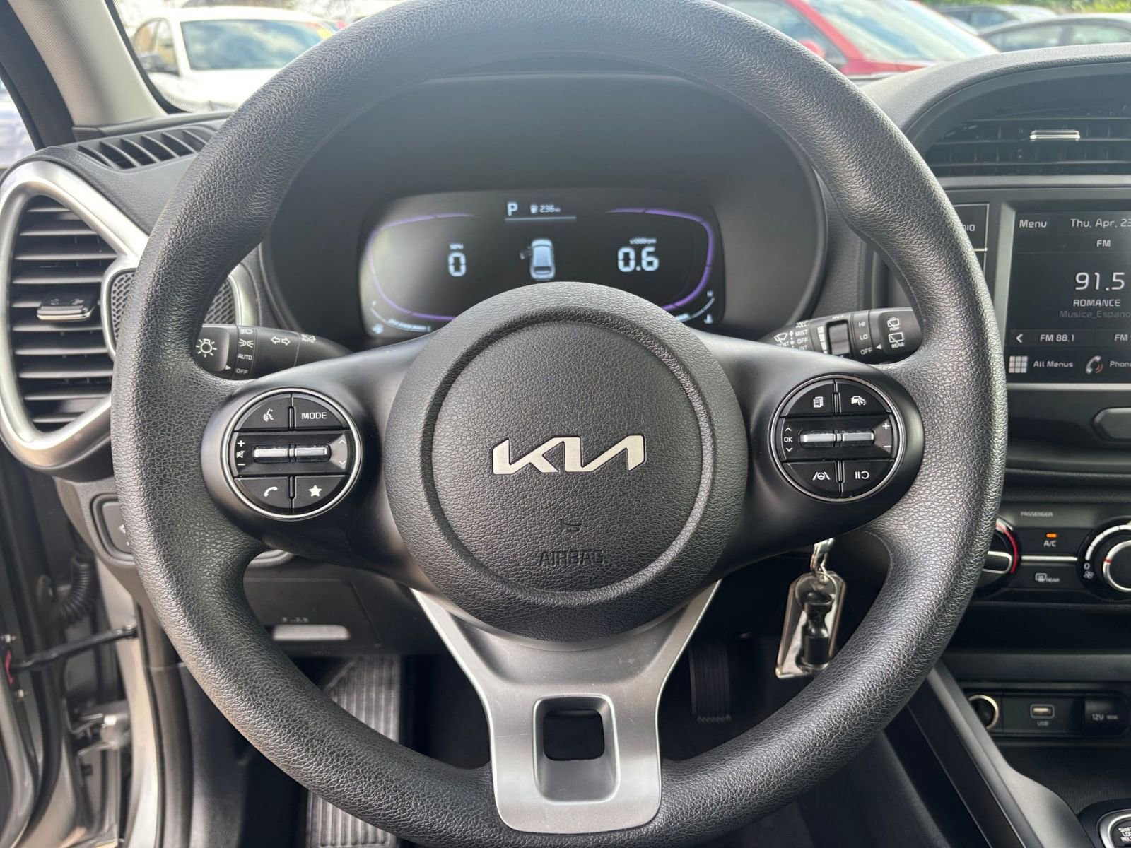 Used 2025 Kia Soul LX w/ LX Technology Package FWD image 25