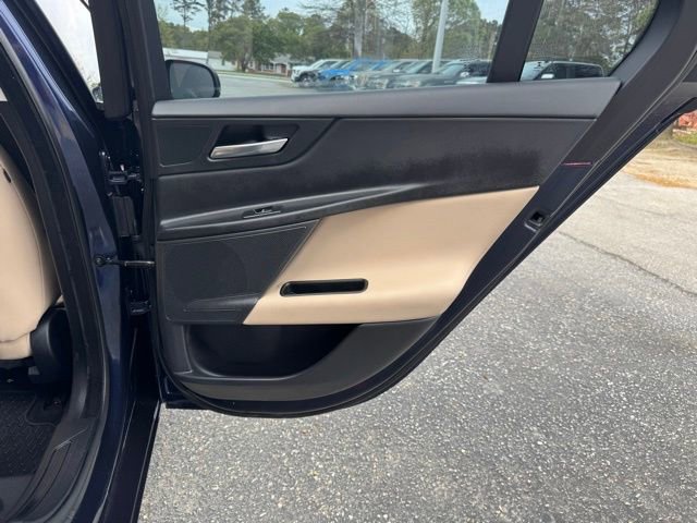 Used 2018 Jaguar XE Premium image 12