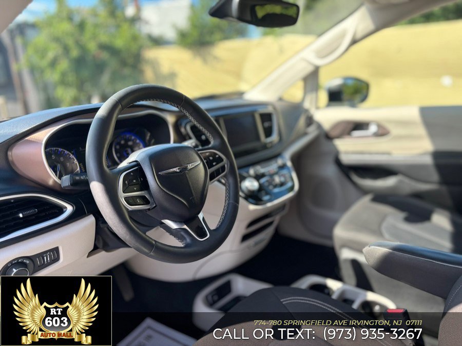 Used 2023 Chrysler Voyager LX FWD image 20