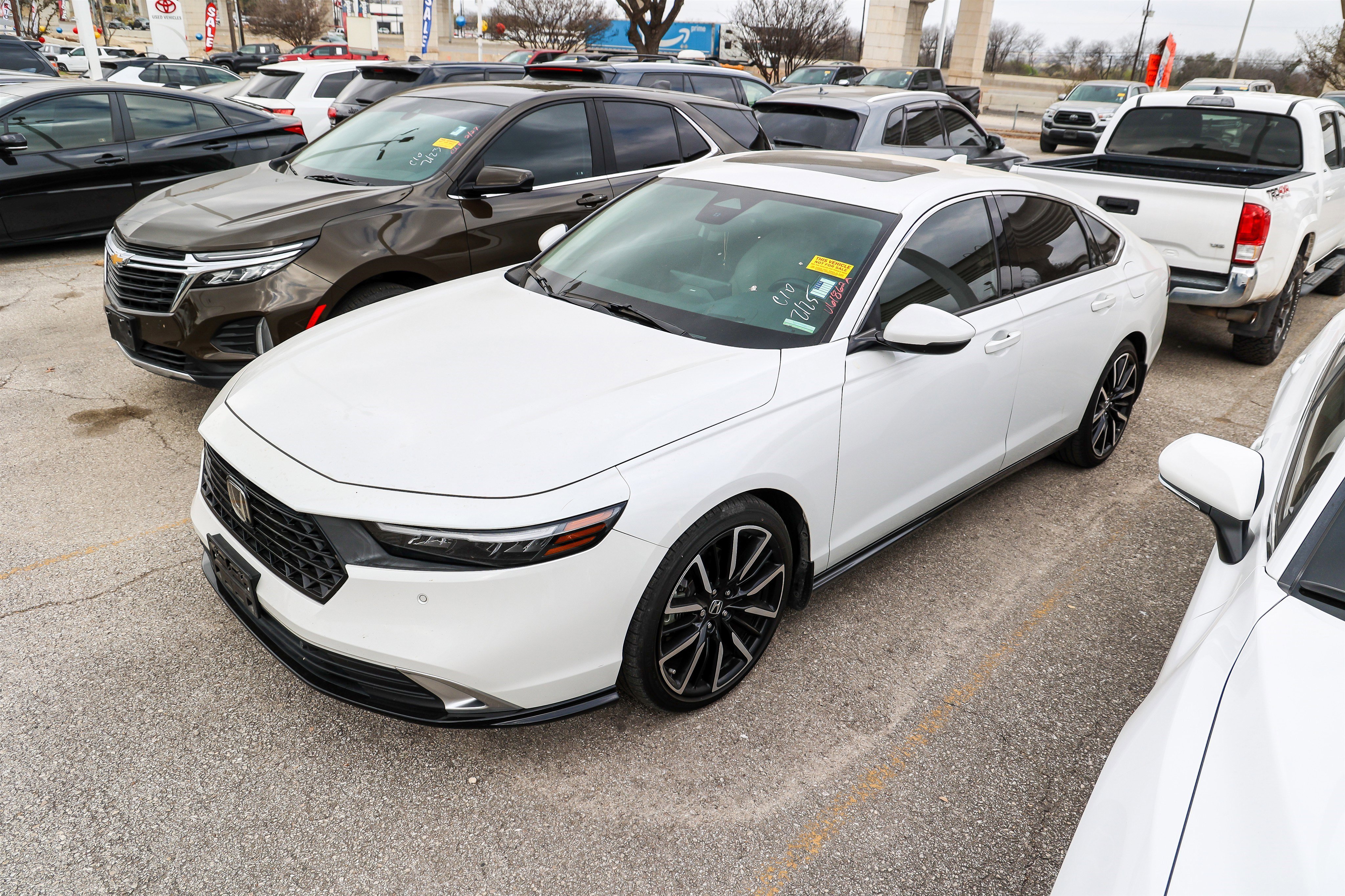 Used 2023 Honda Accord Touring image 3