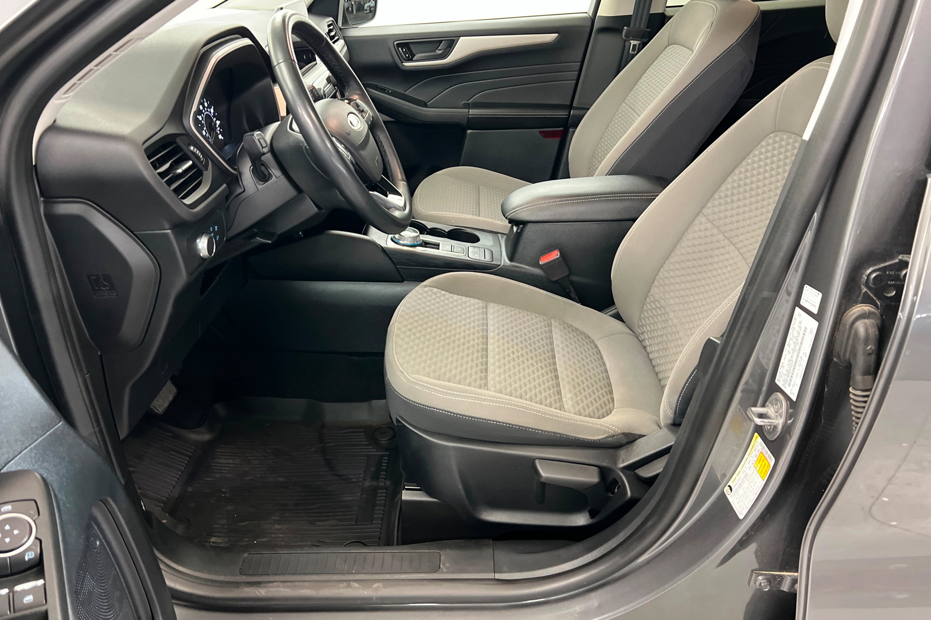 Used 2022 Ford Escape SE w/ Cold Weather Package image 18