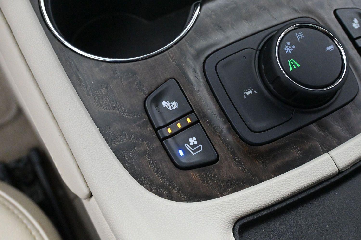 Used 2023 GMC Acadia Denali w/ Denali Ultimate Package FWD image 22