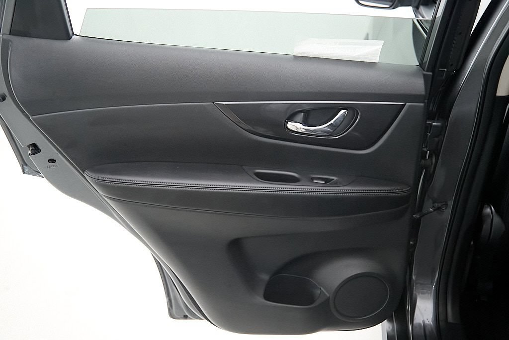 Used 2018 Nissan Rogue S w/ S Value Package AWD/4WD image 22