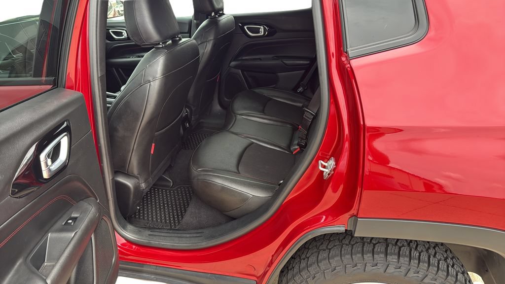 Used 2025 Jeep Compass Trailhawk AWD/4WD image 14