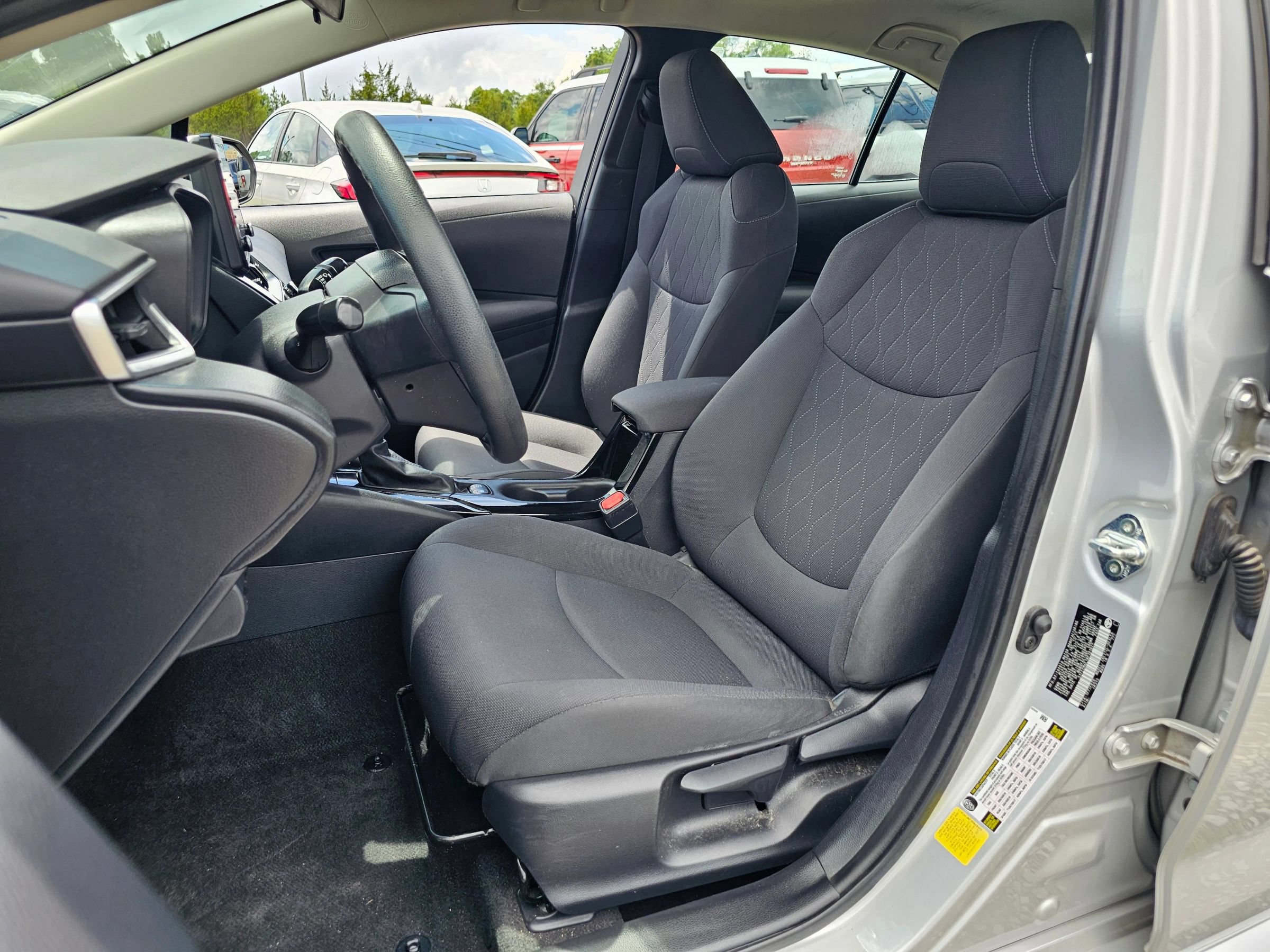 Used 2022 Toyota Corolla LE FWD image 4