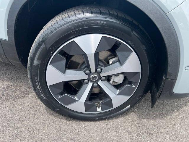 Used 2024 Volvo XC40 B5 Plus AWD/4WD image 34