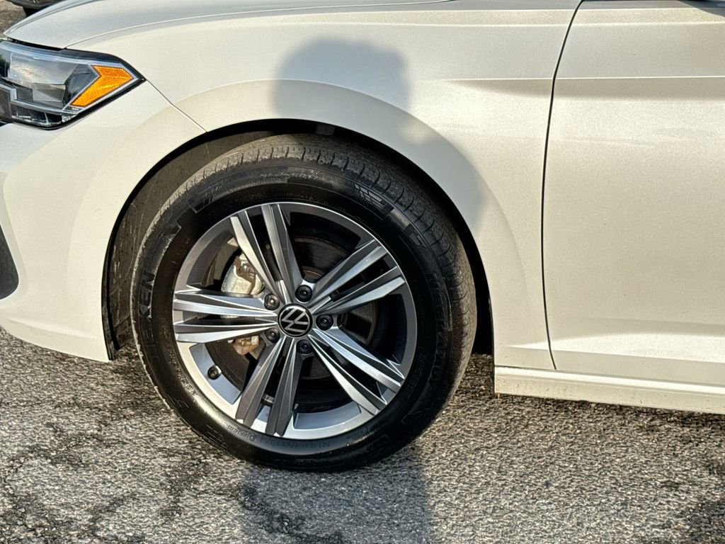 Used 2023 Volkswagen Jetta SE w/ Panoramic Sunroof Package FWD image 19