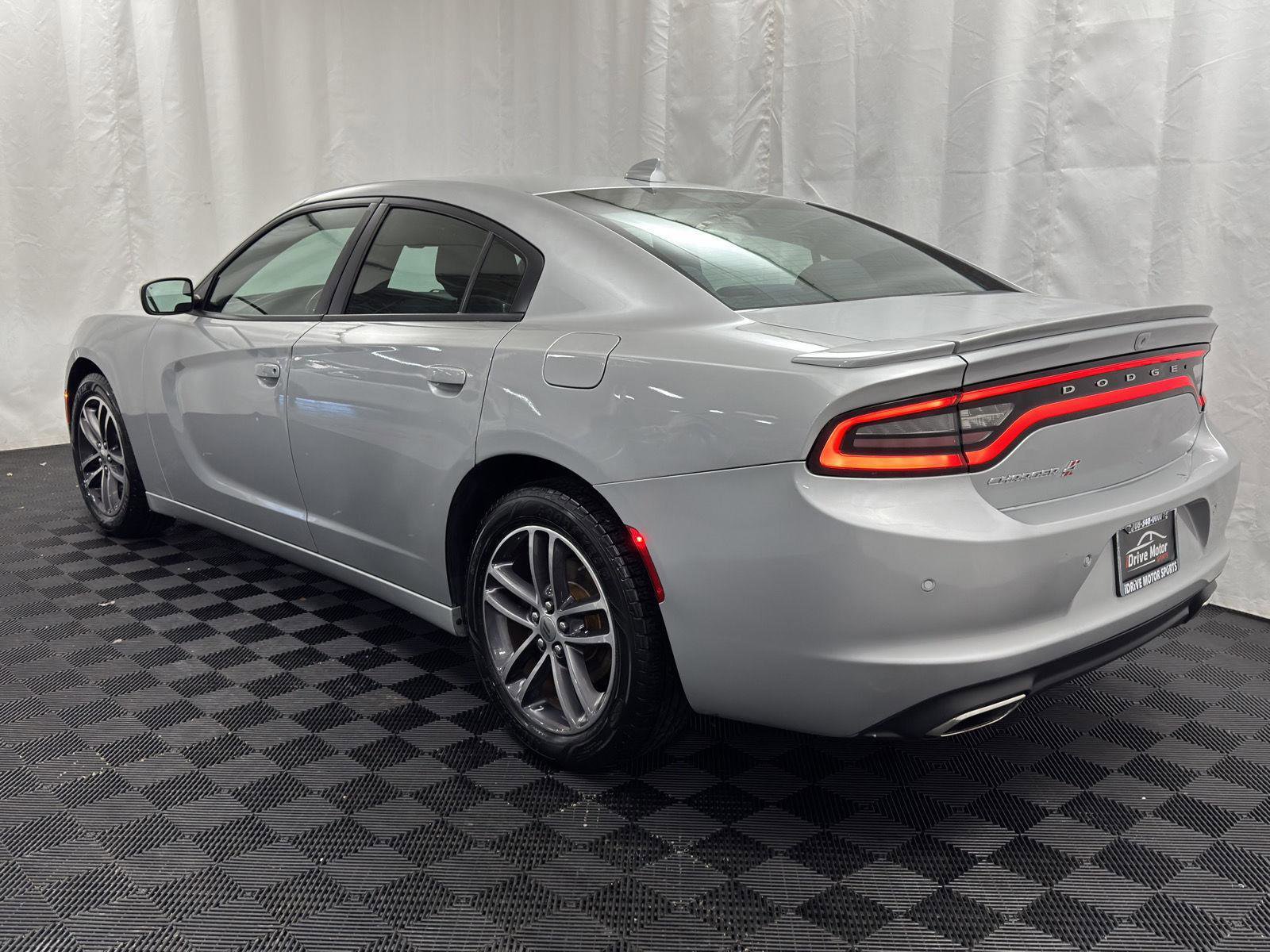Used 2019 Dodge Charger SXT image 7