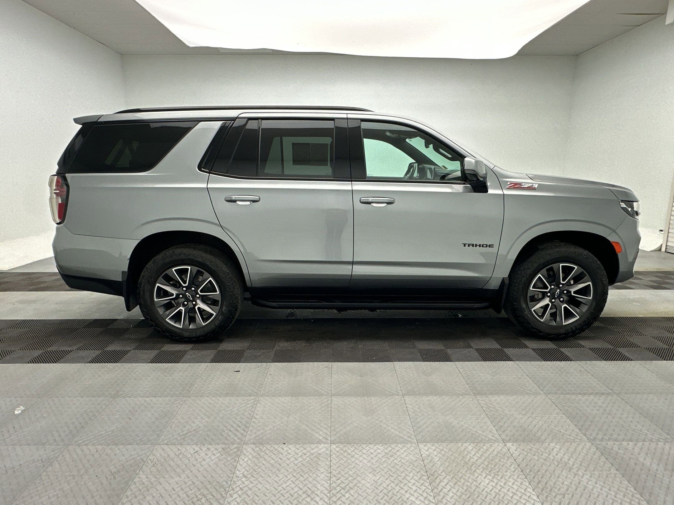 Certified 2023 Chevrolet Tahoe Z71 w/ Luxury Package AWD/4WD image 8