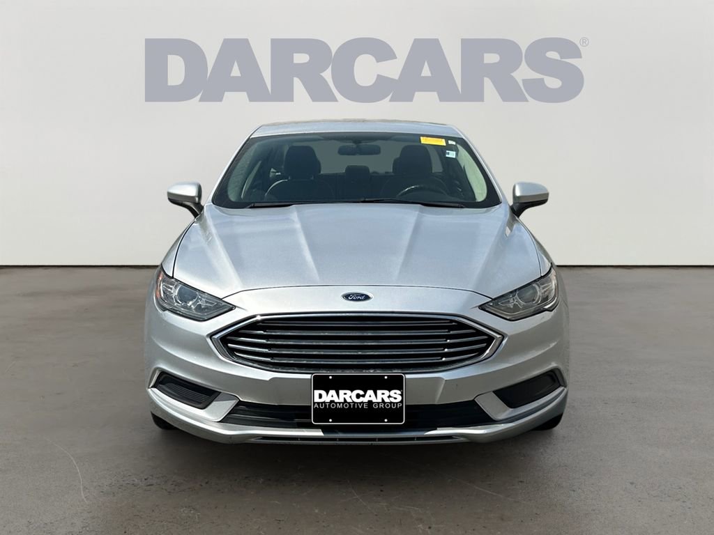 Used 2018 Ford Fusion SE image 2