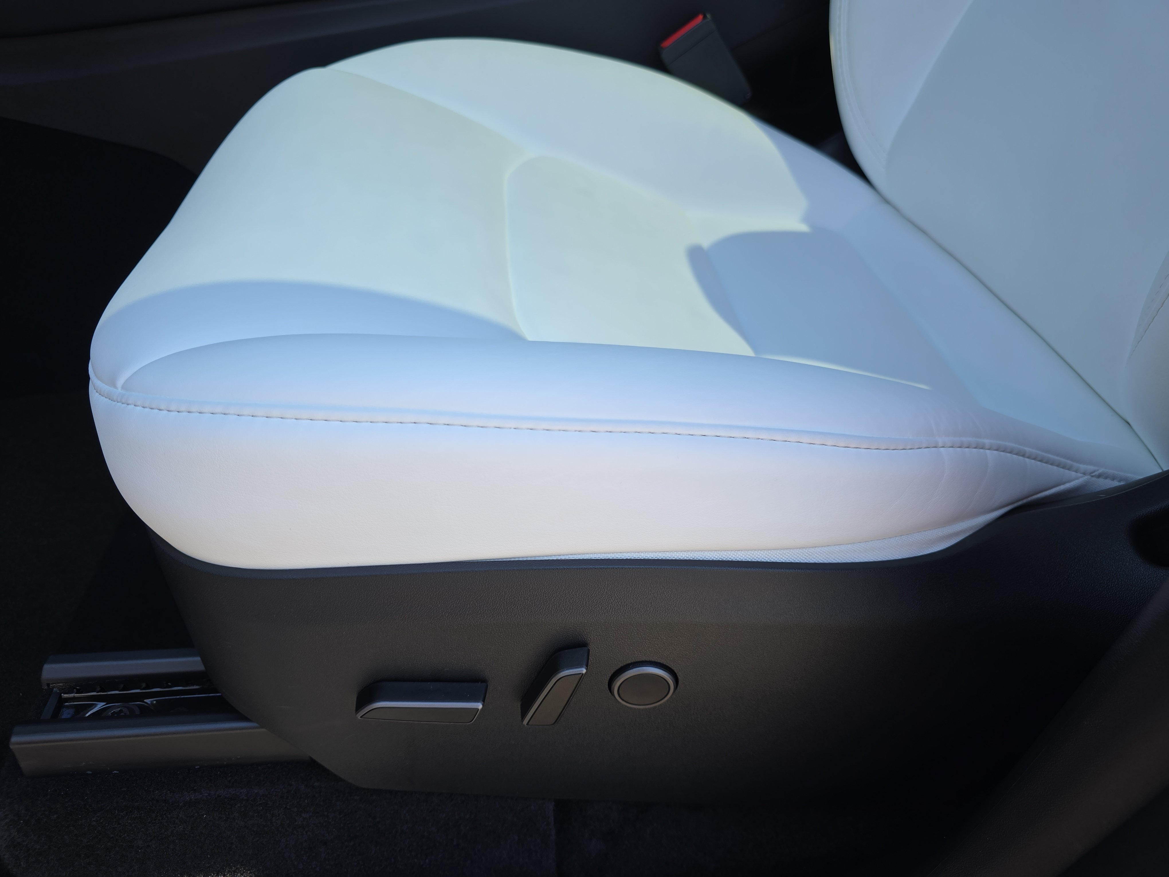Used 2024 Tesla Model Y Long Range AWD/4WD image 28