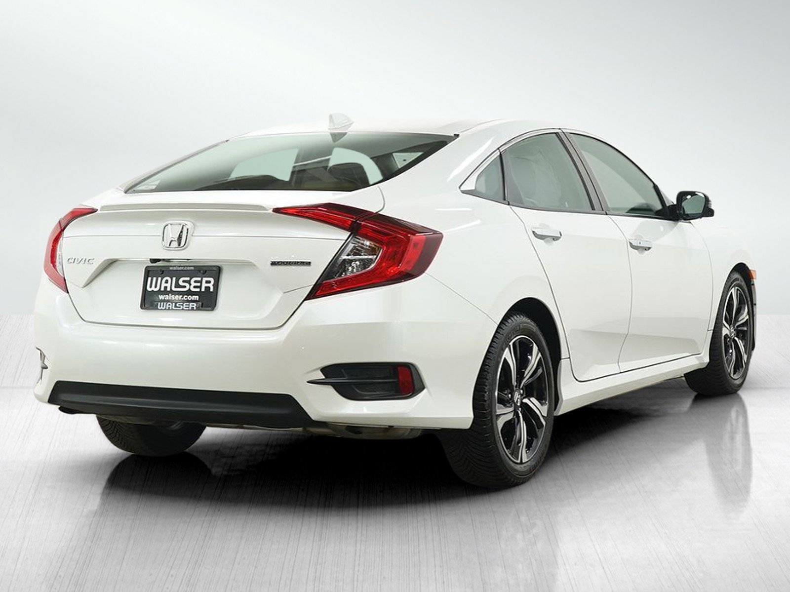 Used 2016 Honda Civic Touring image 5