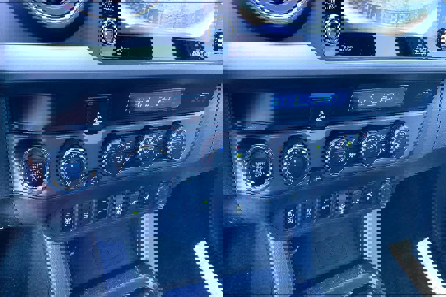 Used 2021 Toyota Tacoma TRD Off-Road w/ Technology Package AWD/4WD image 31