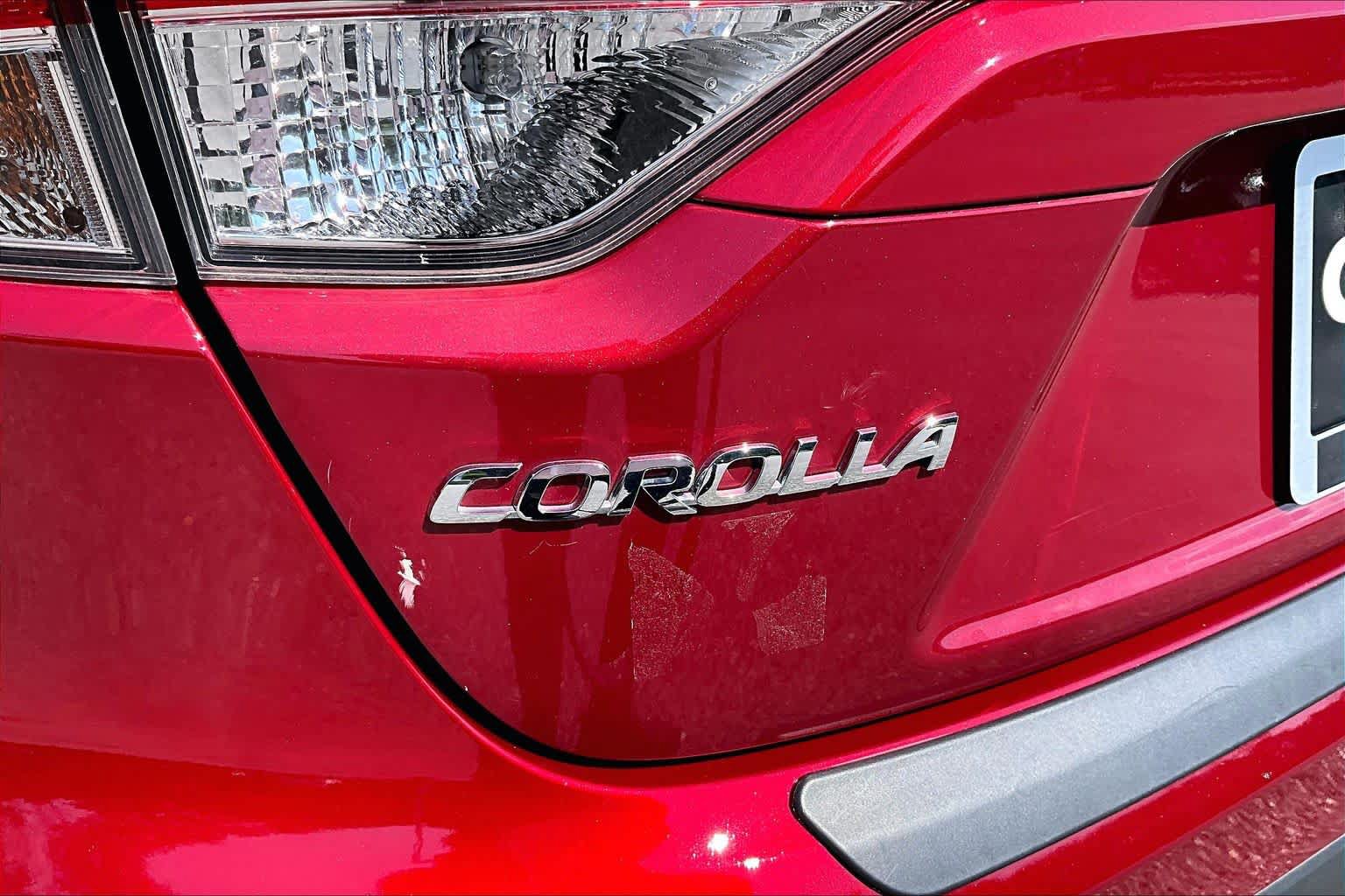 Used 2022 Toyota Corolla LE w/ LE Convenience Package FWD image 30