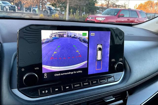 Used 2022 Nissan Rogue Platinum w/ Head-Up Display Package image 11