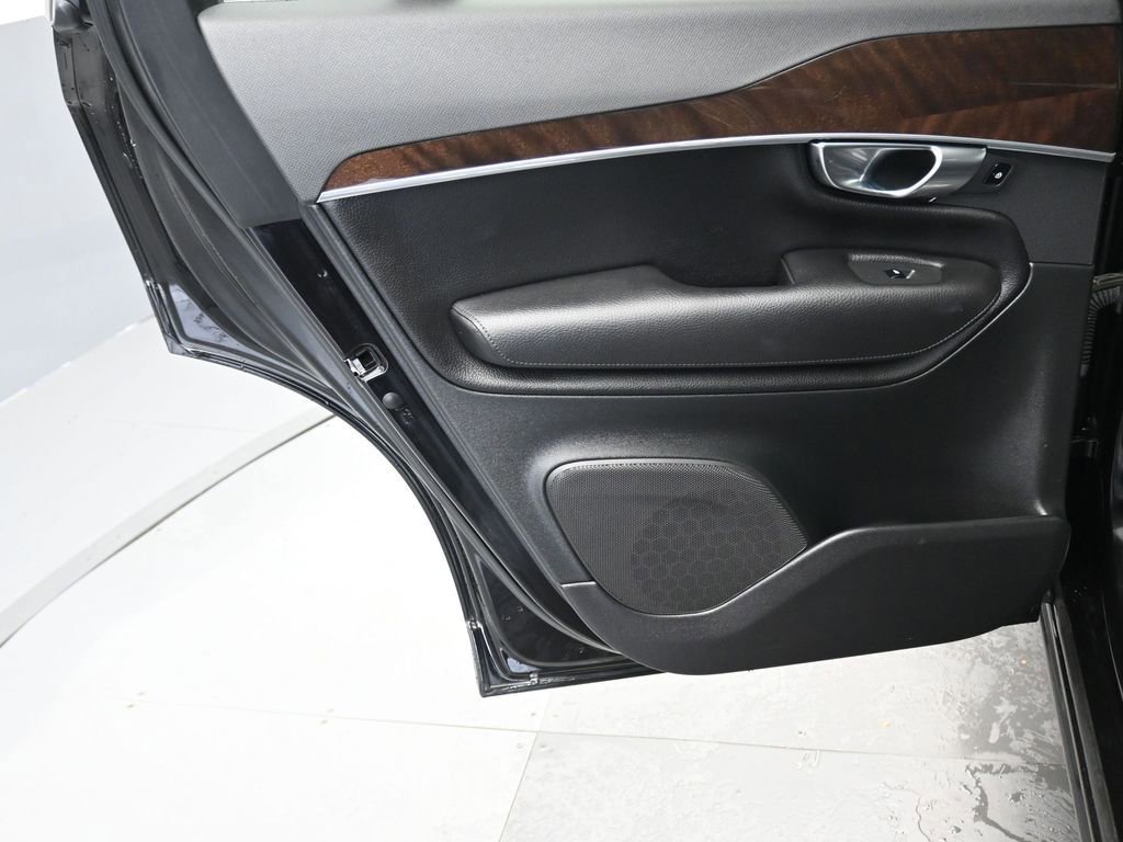 Used 2019 Volvo XC90 T6 Momentum w/ Protection Package Premier image 23