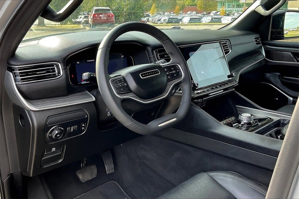 Used 2024 Jeep Wagoneer Series II w/ Flexible Seating Group image 38