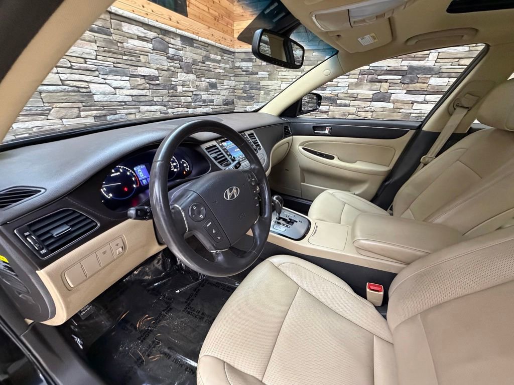 Used 2011 Hyundai Genesis 3.8 w/ Premium Navigation Pkg 3 RWD image 10