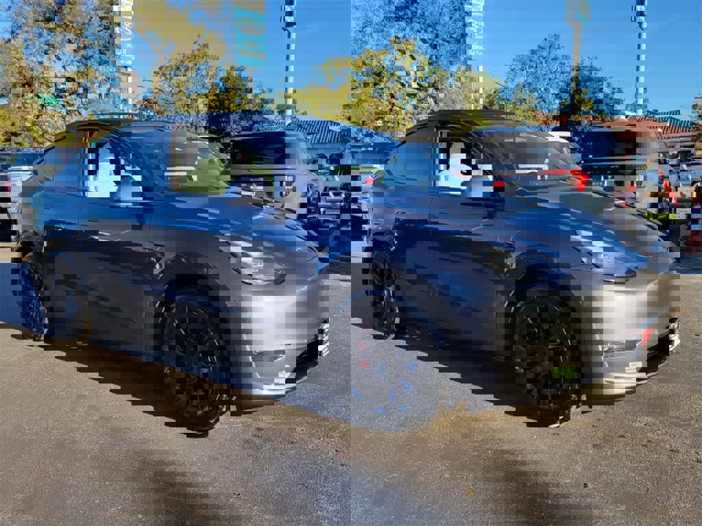 Used 2023 Tesla Model Y Long Range image 9
