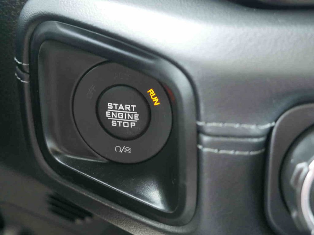 Certified 2026 Jeep Gladiator Mojave AWD/4WD image 29