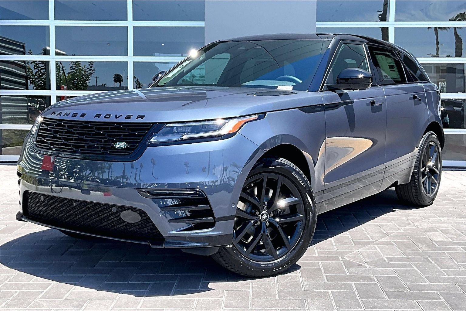 New 2026 Land Rover Range Rover Velar Dynamic SE AWD/4WD image 1
