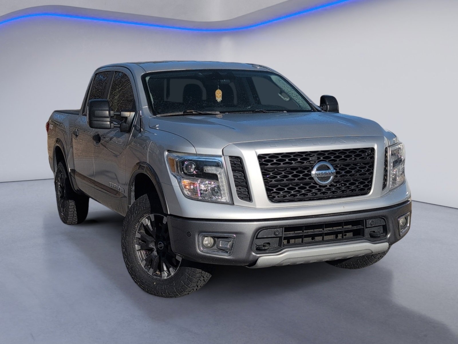 Used 2018 Nissan Titan PRO-4X w/ Pro-4x Utility Package image 2