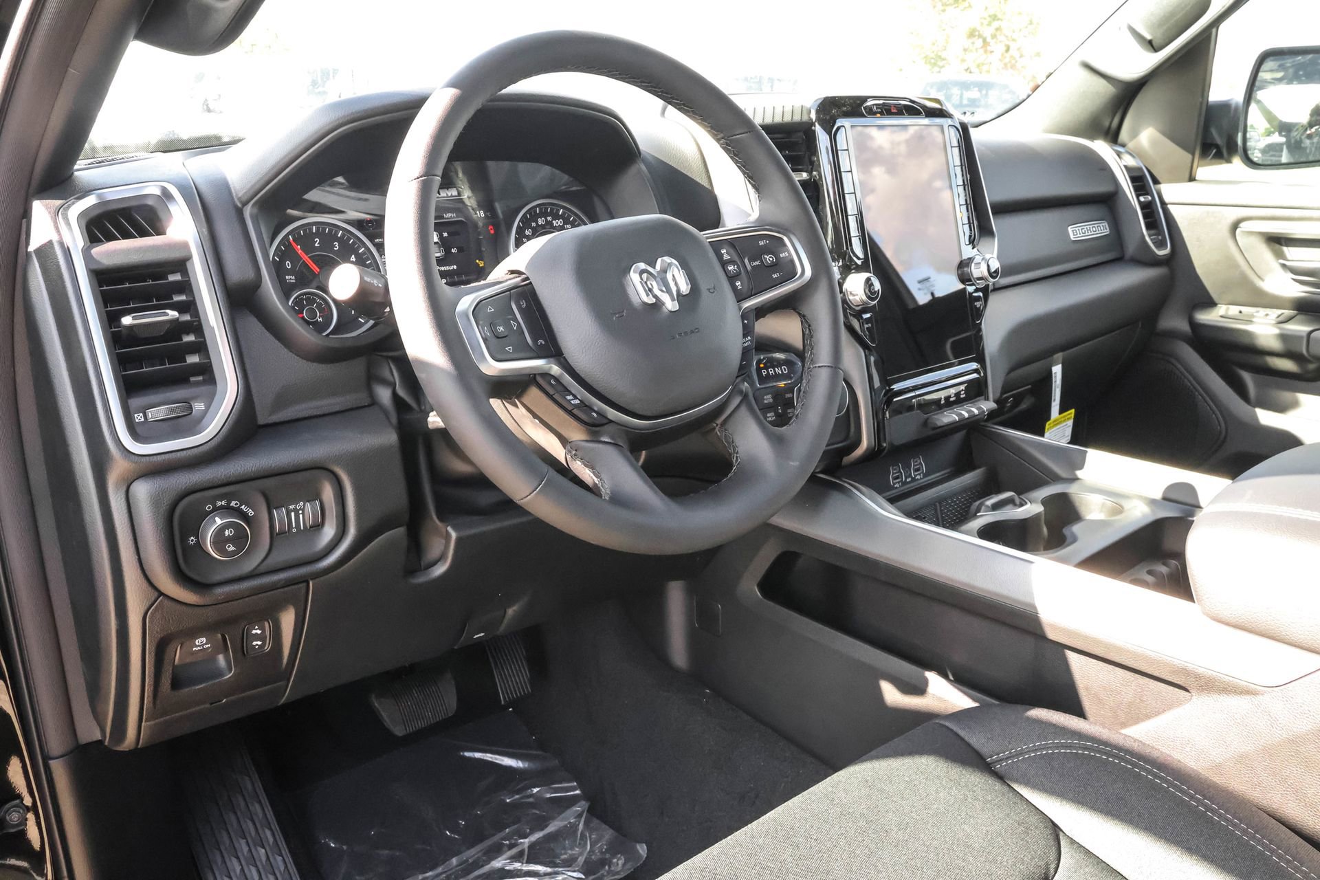 New 2026 RAM 1500 4x4 Crew Cab image 3