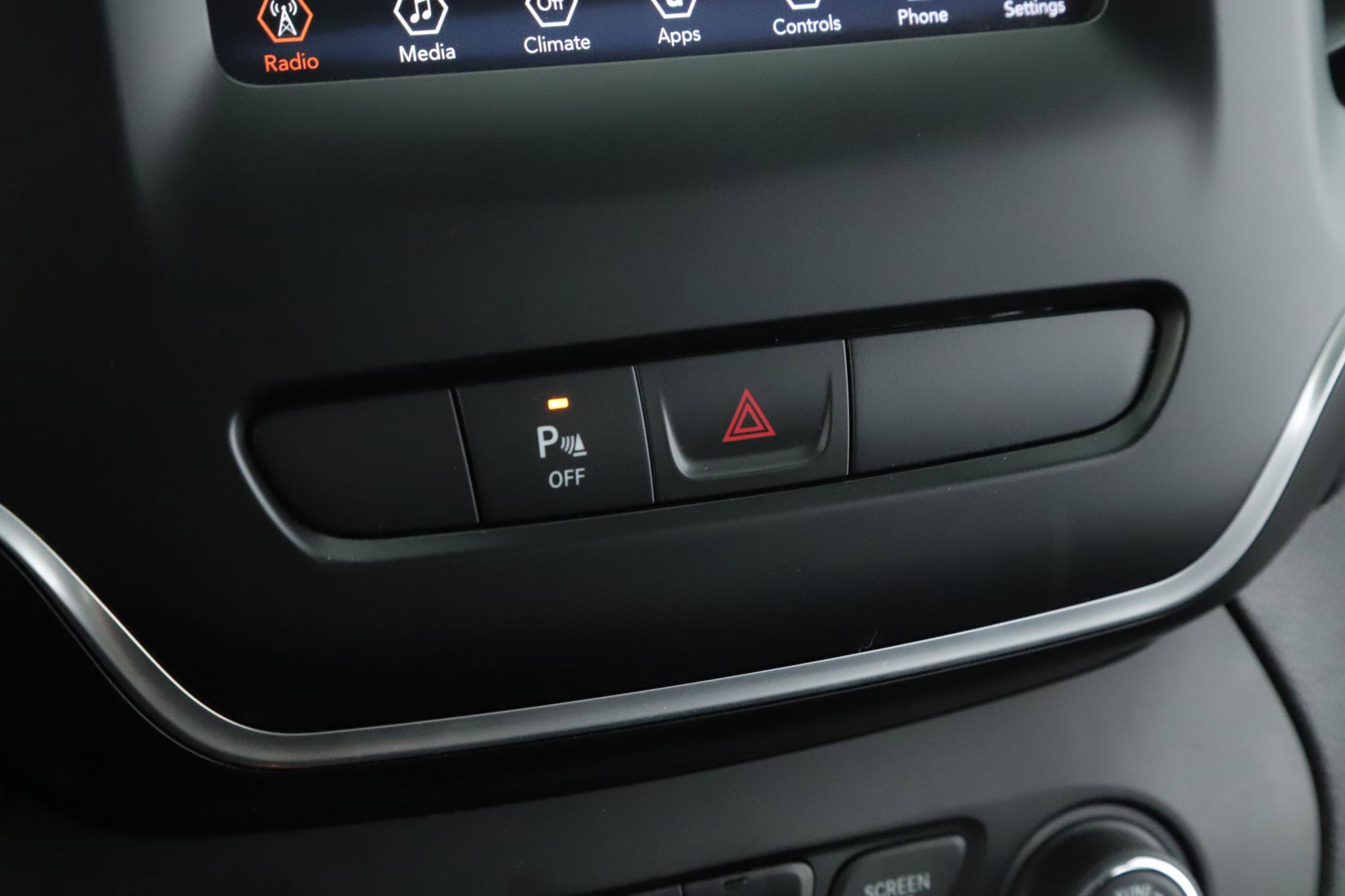 Used 2019 Jeep Cherokee Latitude Plus AWD/4WD image 13